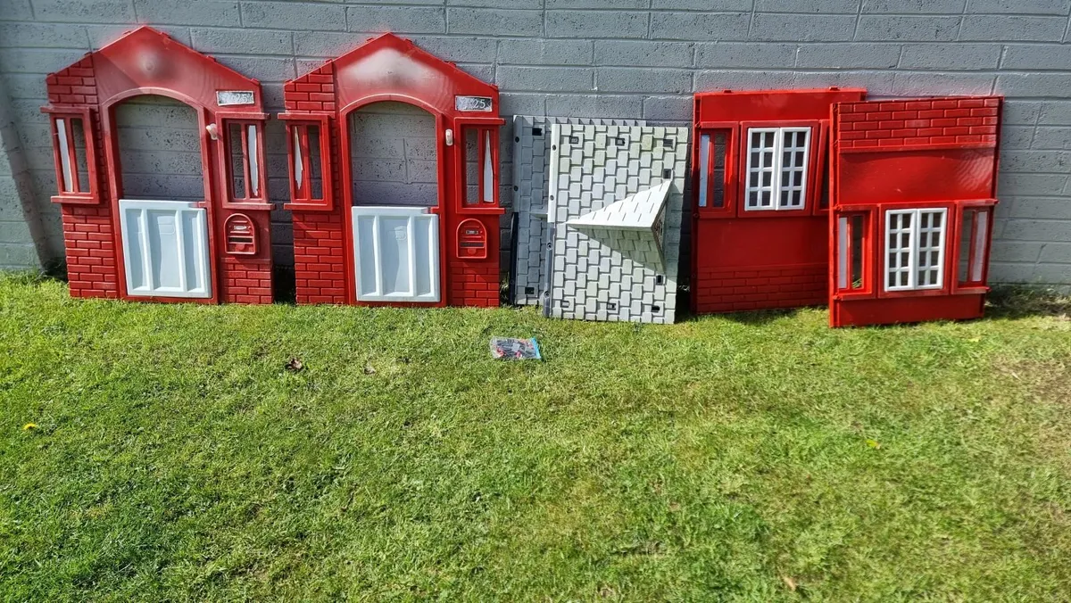 Plastic playhoyse little tikes - Image 1