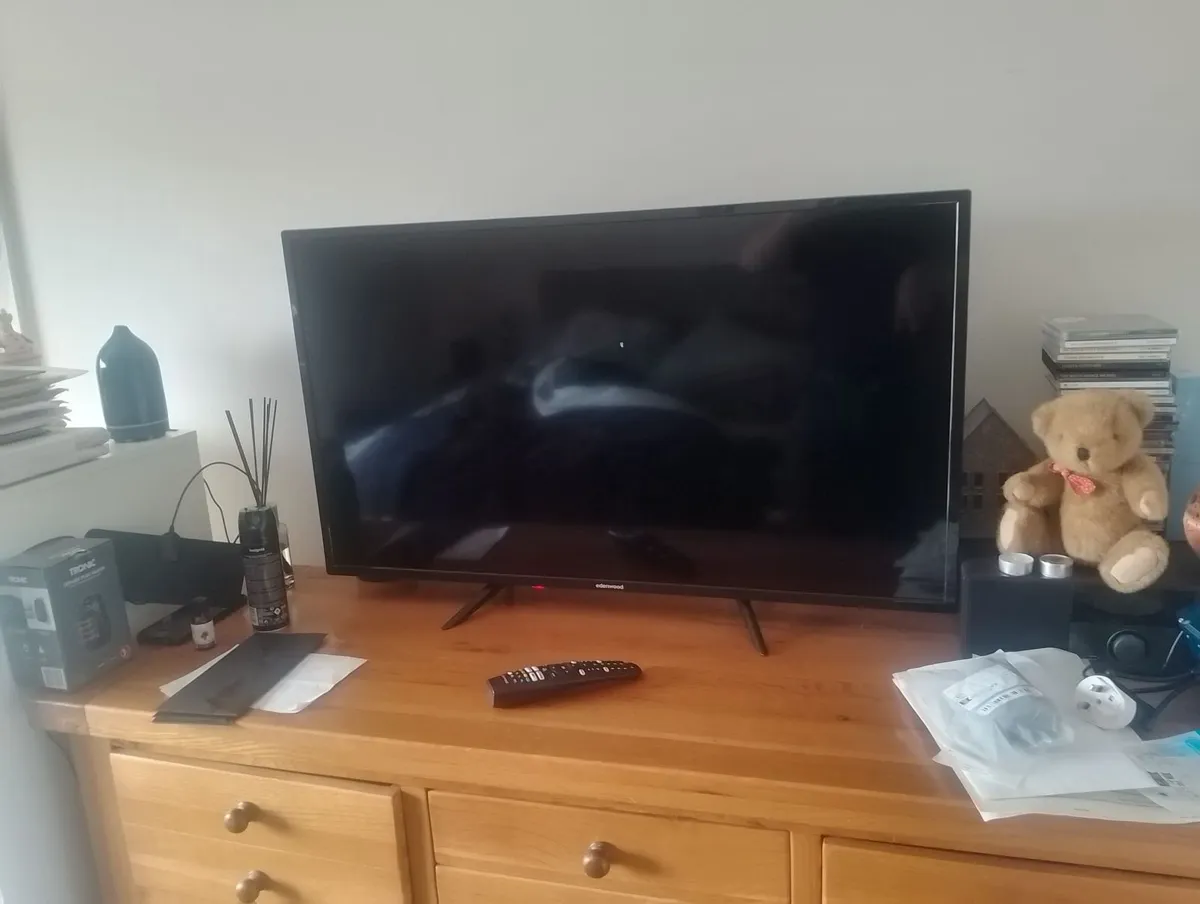 40 inch HD tv - Image 1