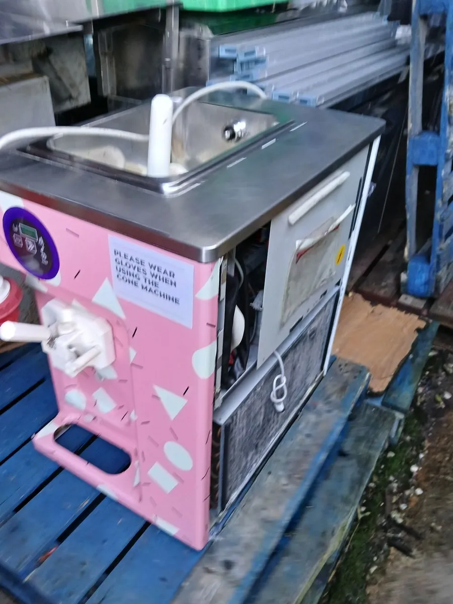 Ice cream machine ....x mini market ... - Image 2