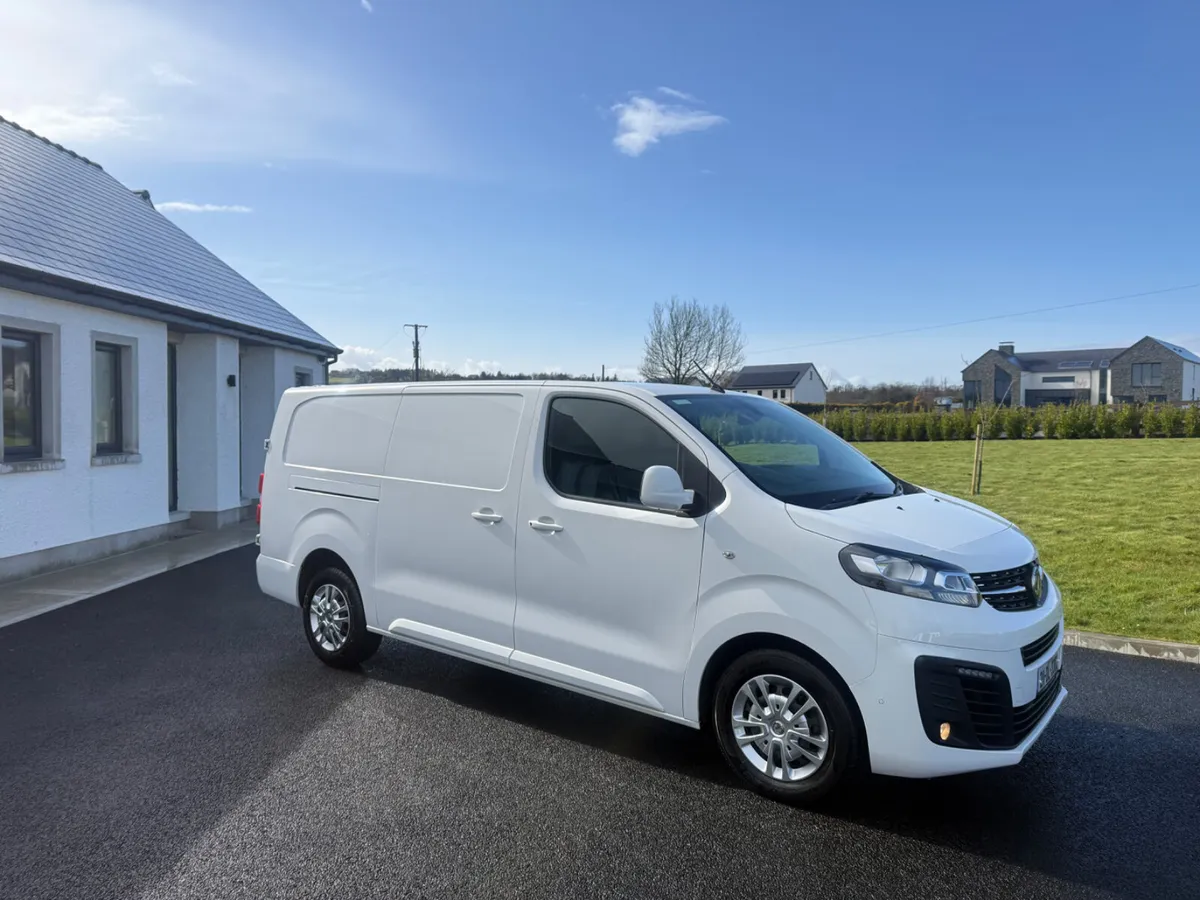 211 Vauxhall Vivaro Sportive L2 - Image 4