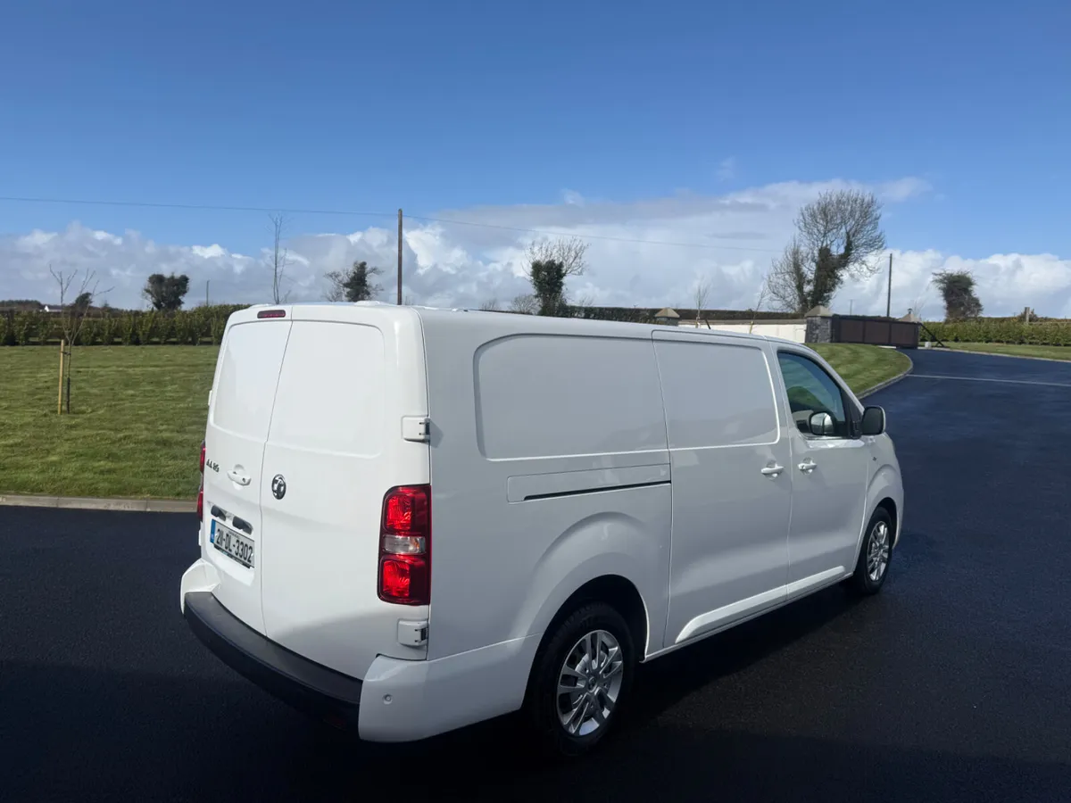 211 Vauxhall Vivaro Sportive L2 - Image 2