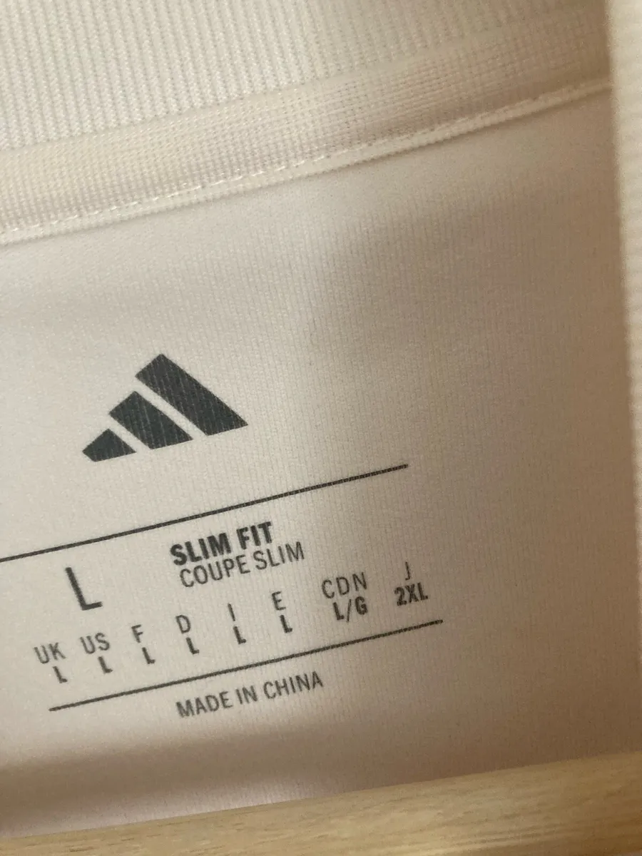 Liverpool Training Top 25/26. Large. - Image 2