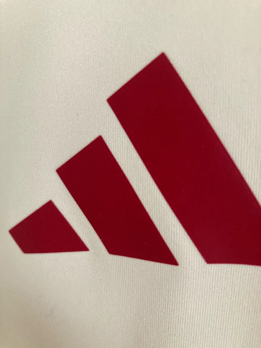 Liverpool Training Top 25/26. Large. - Image 4