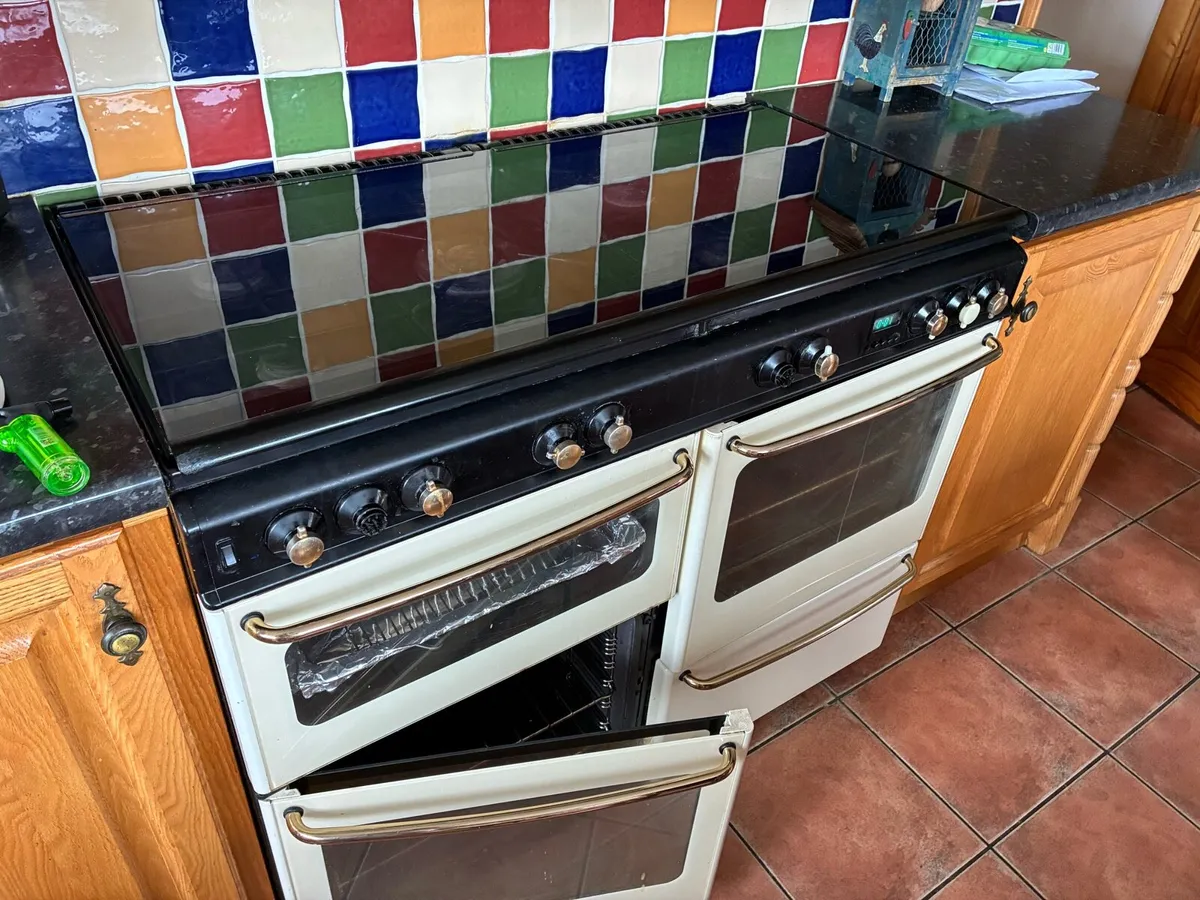 Range cooker - Image 1
