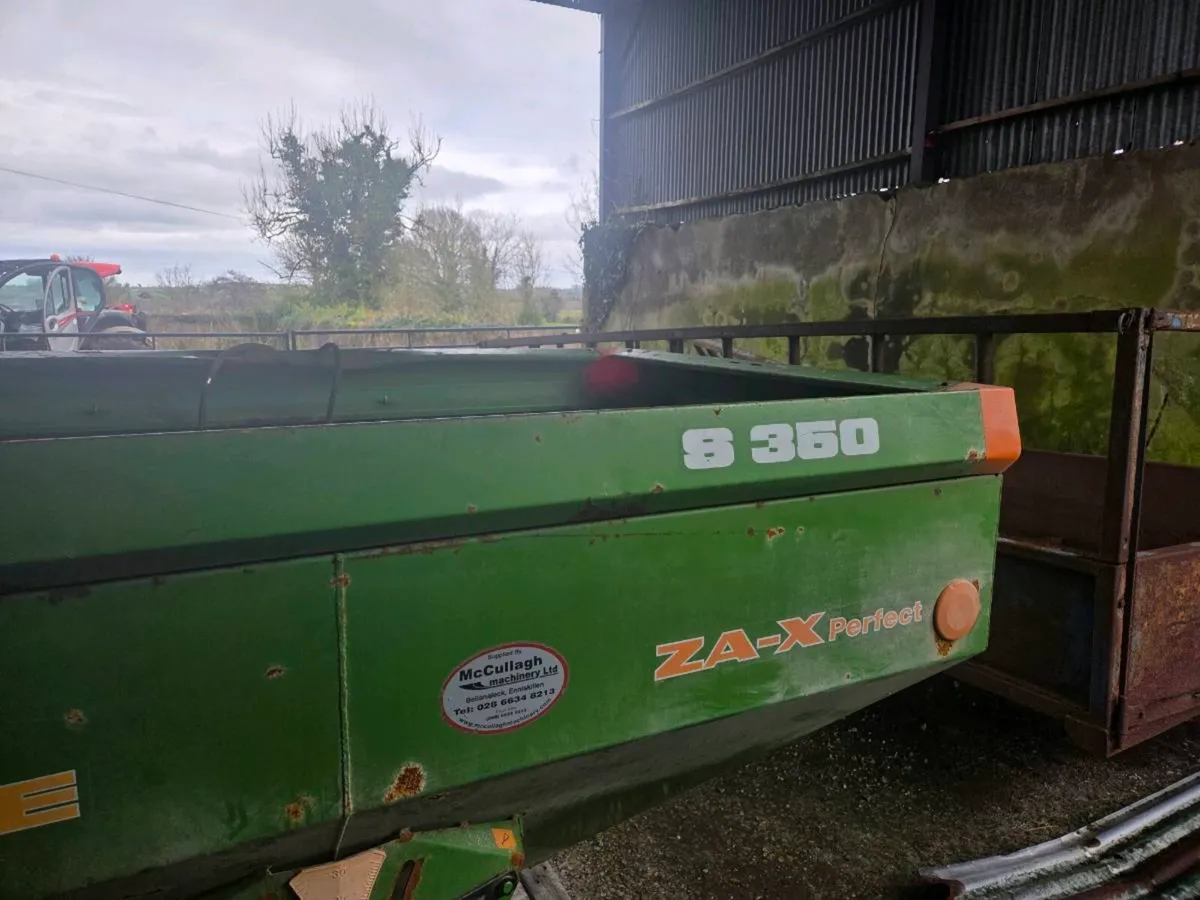 Fertiliser spreader - Image 1