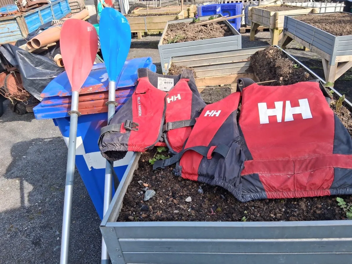 2 Kayak’s, paddles and HH Life Jackets - Image 4