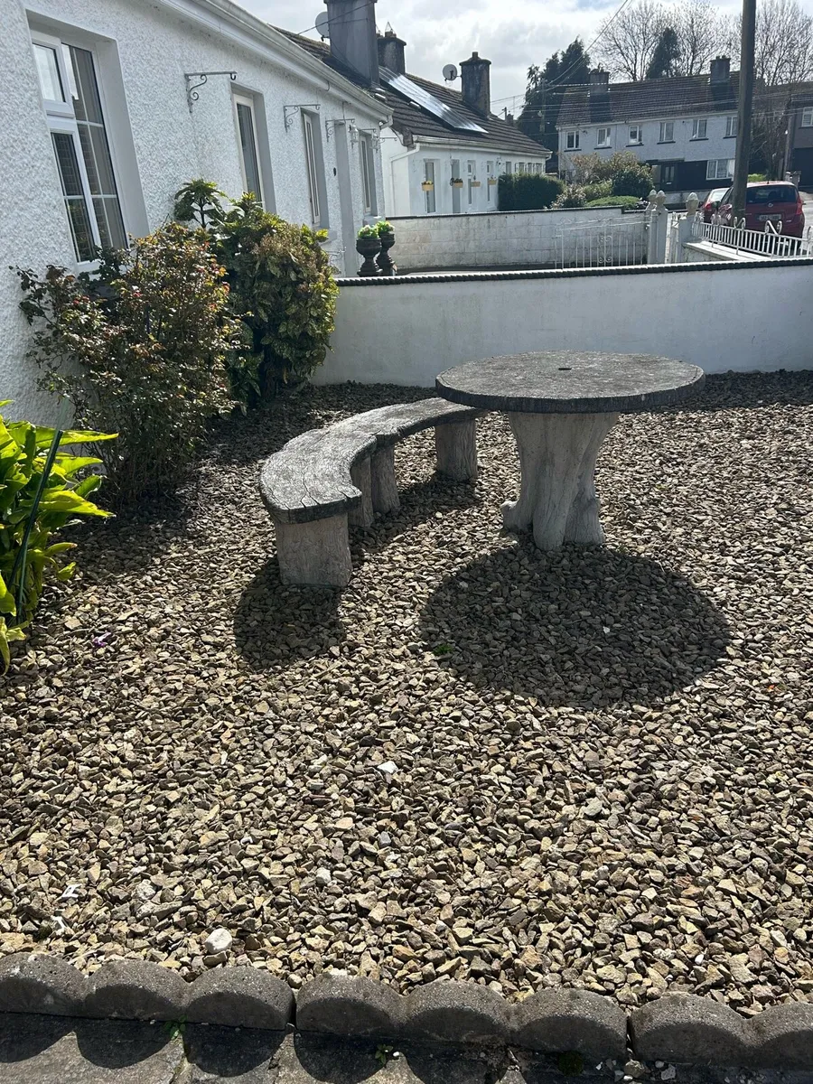 cast concrete (reconstituted stone) - Image 1