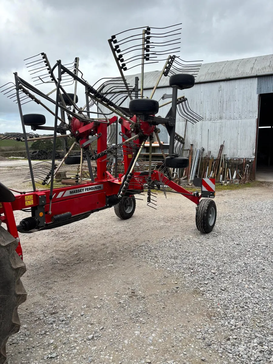 Massey Ferguson 662 20 foot rake - Image 1
