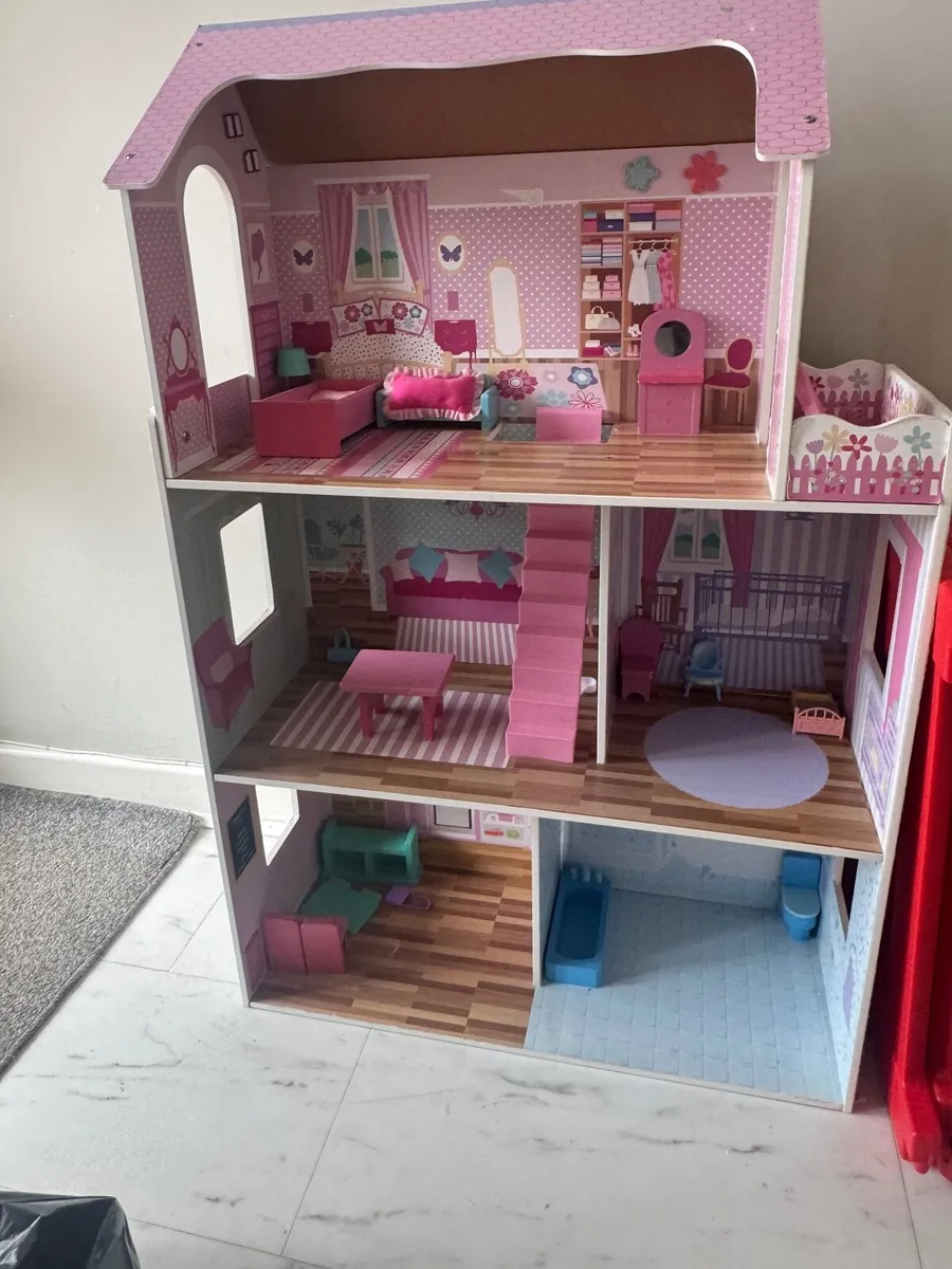 Large Doll House - Image 1