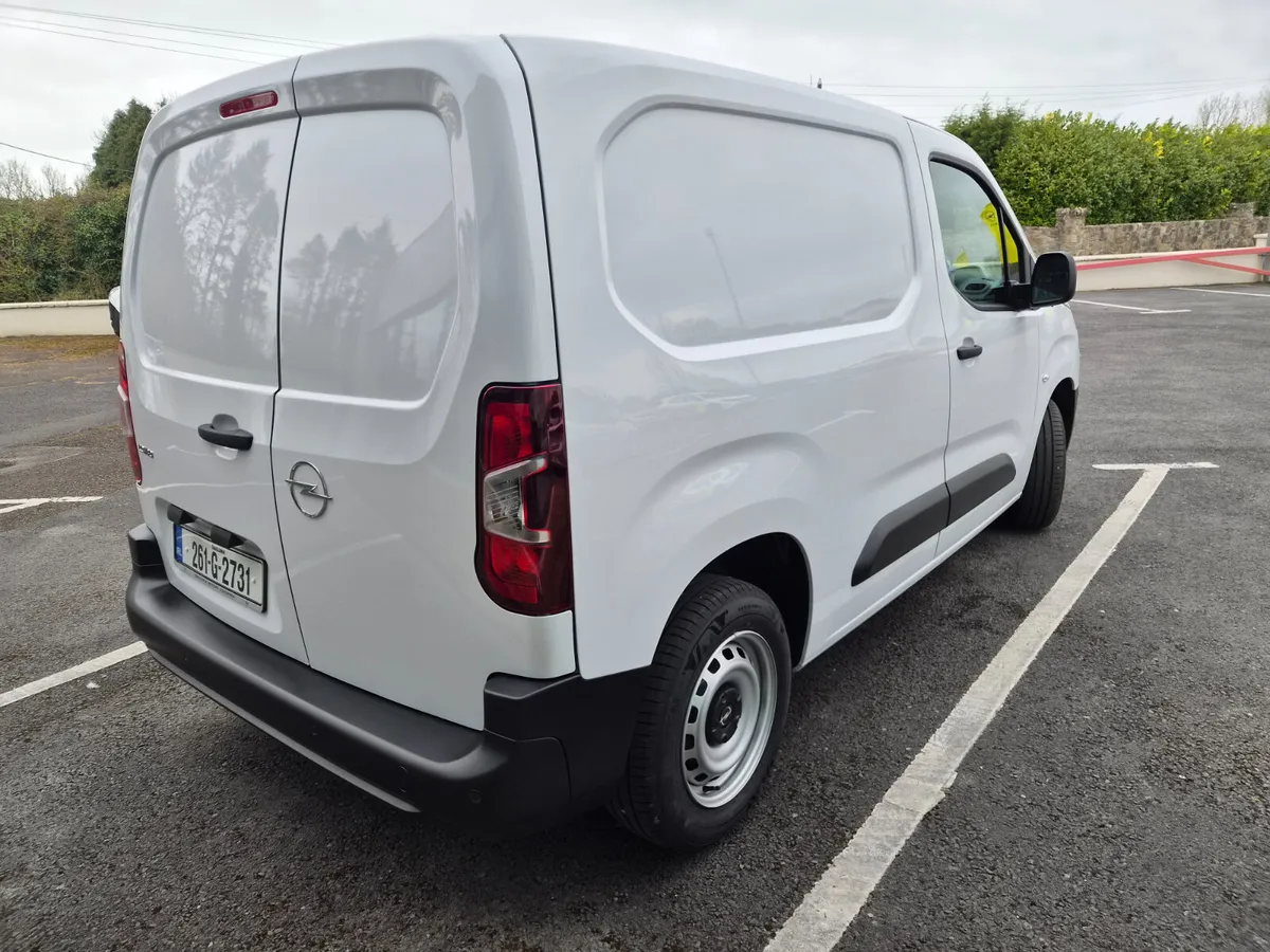 Opel Combo 2026 1.5L Diesel - Image 4