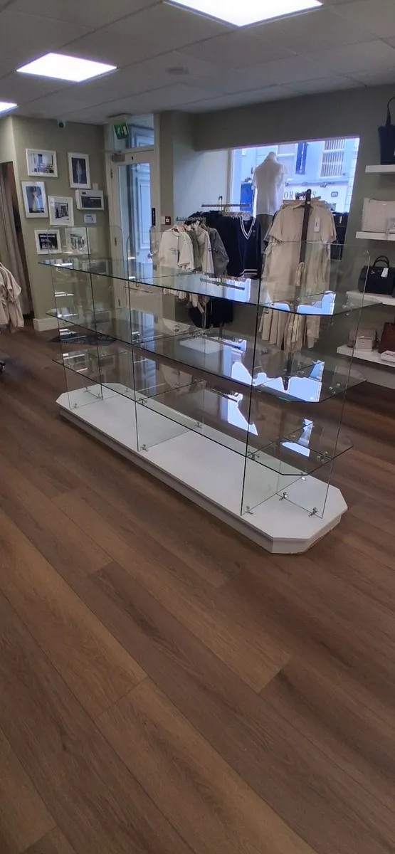 Glass gondola - Image 1