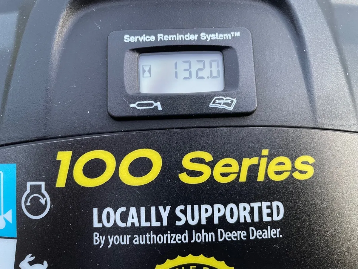 John Deere E100 Ride on Mower - Image 2