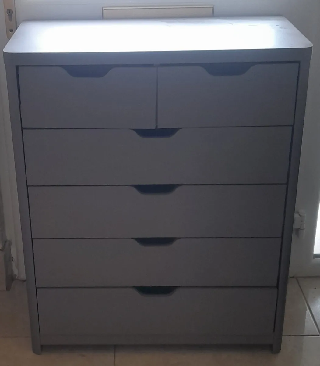 Grey chest of drawers - Image 1