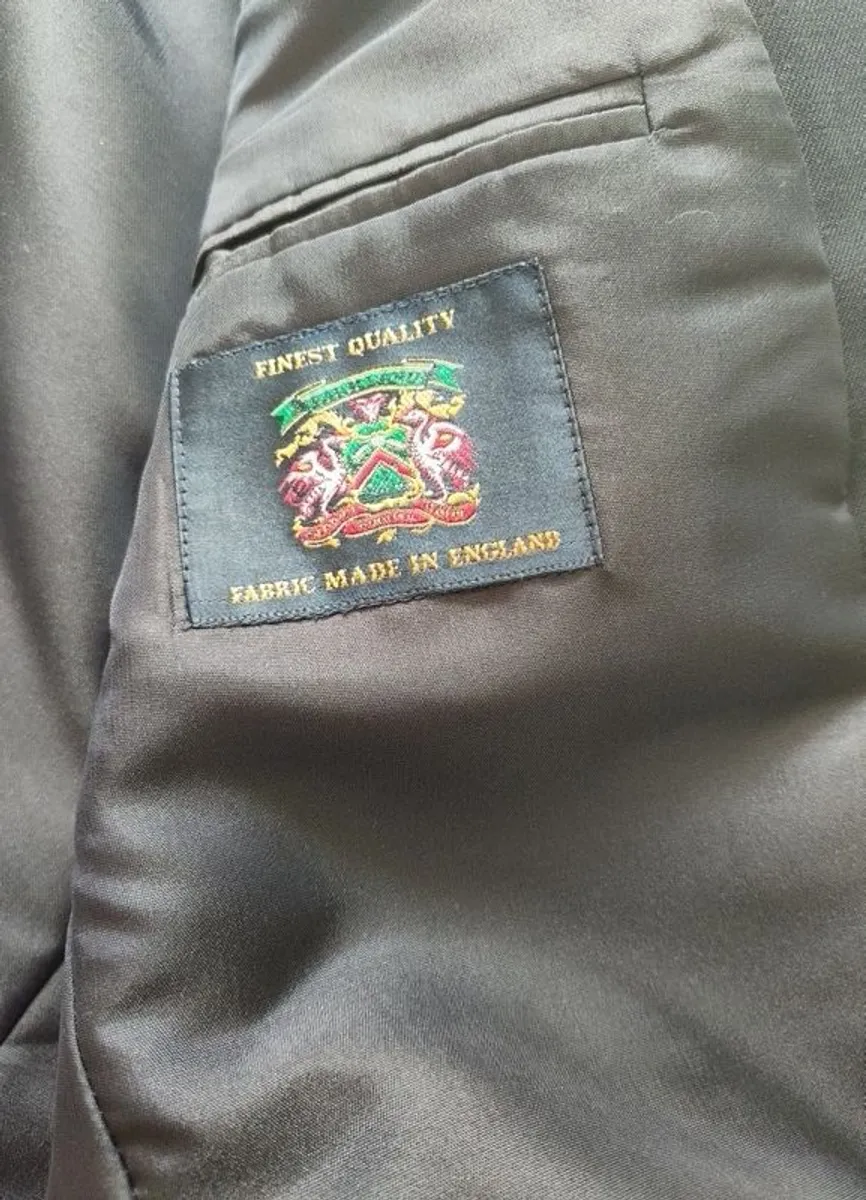 Mans navy jacket - Image 4