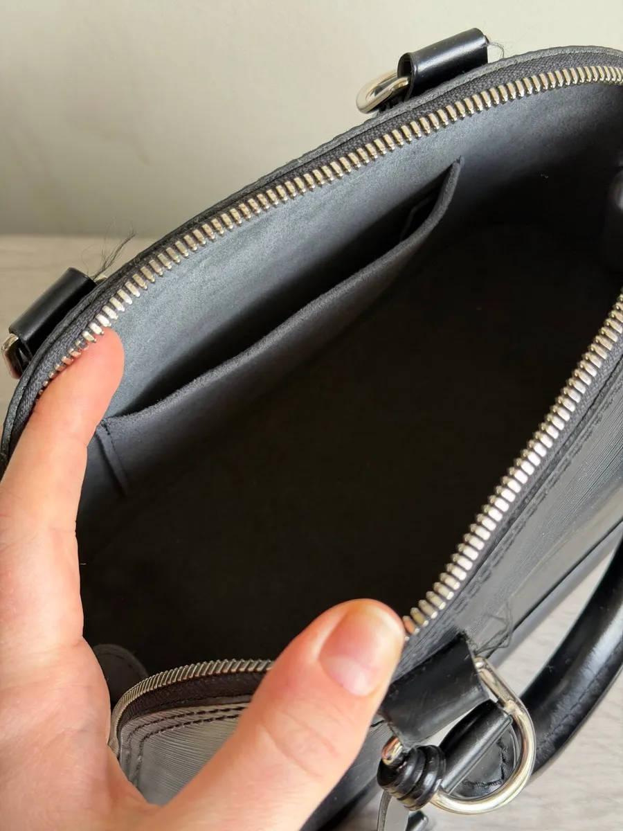 Louis Vuitton Alma BB handbag - Image 2