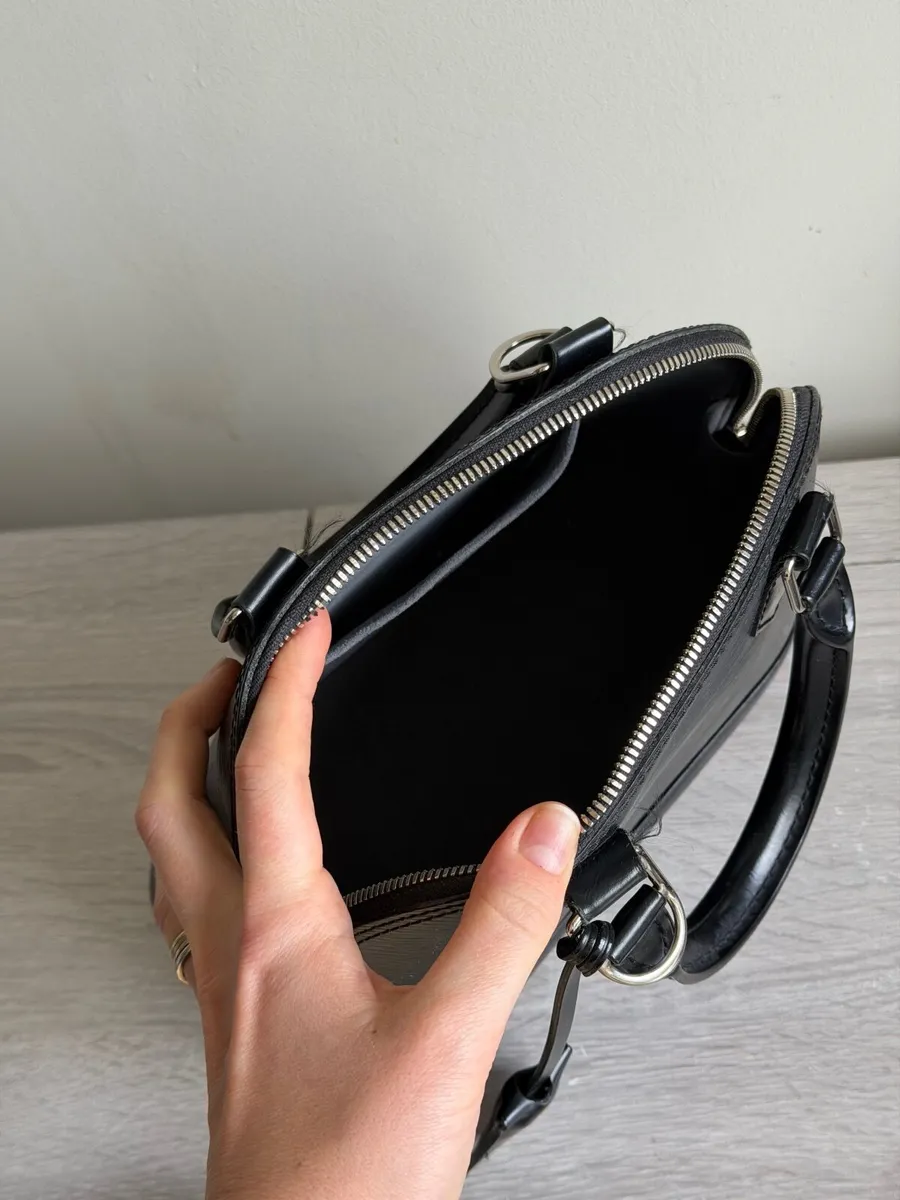 Louis Vuitton Alma BB handbag - Image 1