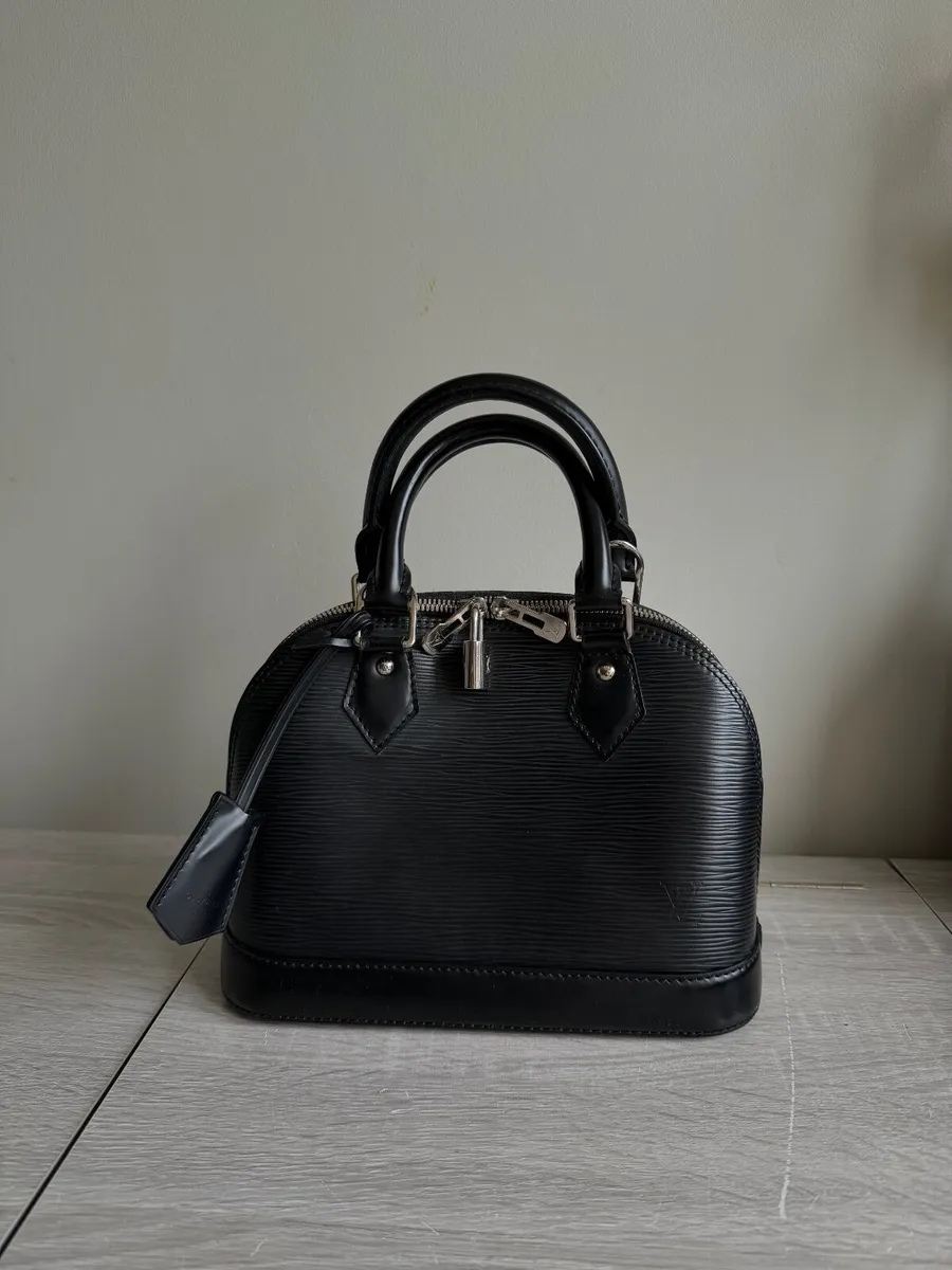 Louis Vuitton Alma BB handbag - Image 3