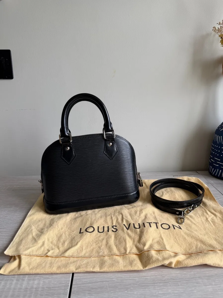 Louis Vuitton Alma BB handbag - Image 4