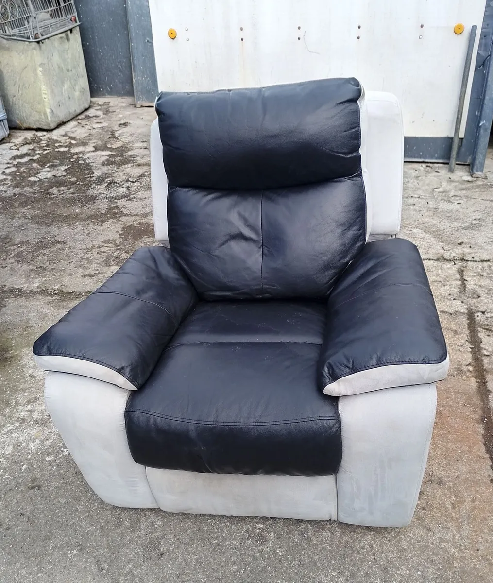 Lambeth Electric recliner chair