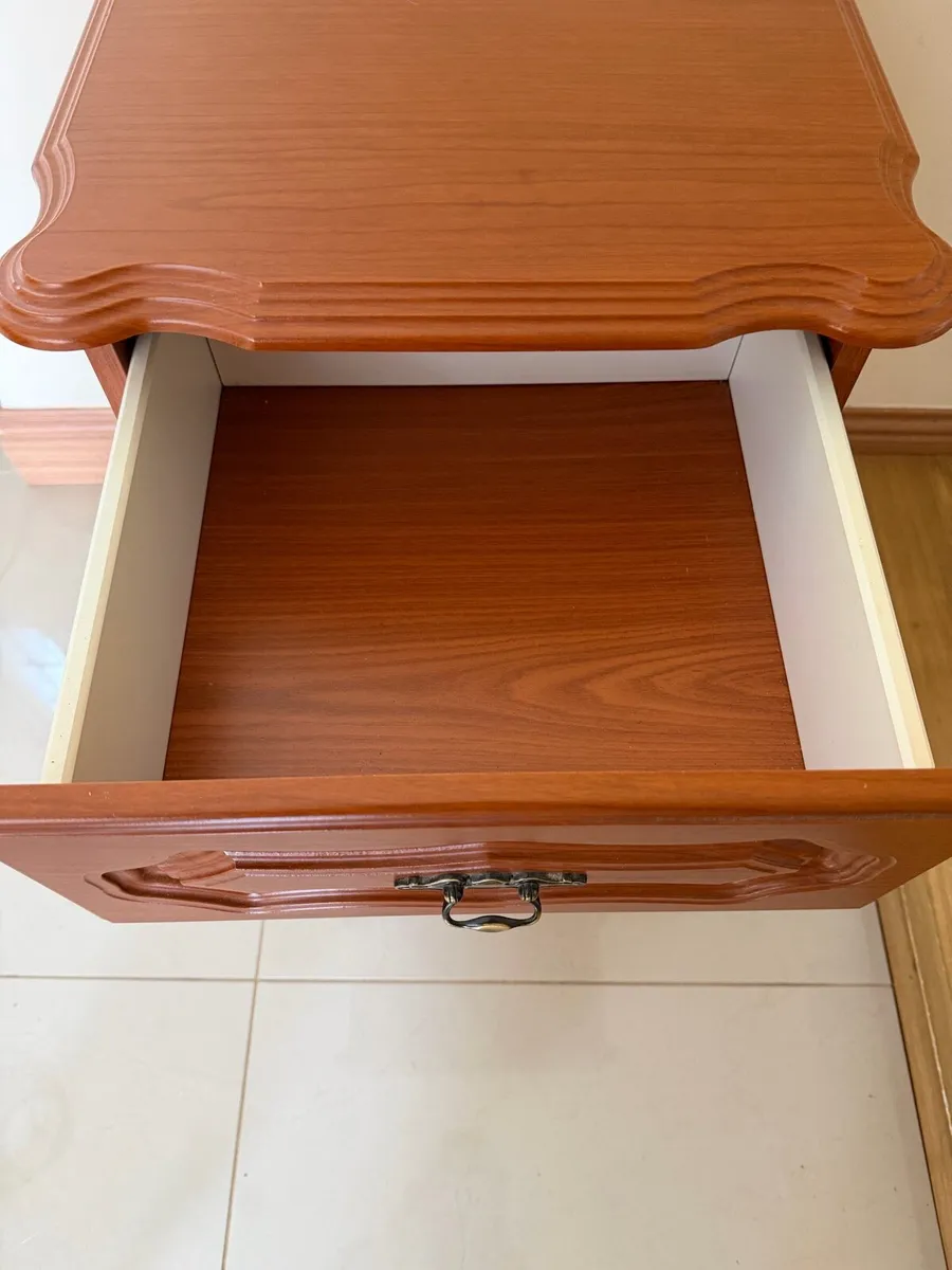 Pair of bedroom lockers - Image 3