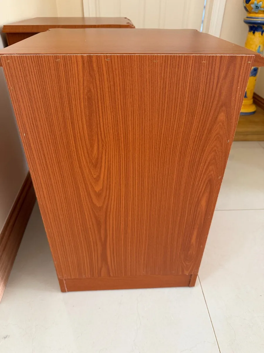 Pair of bedroom lockers - Image 4