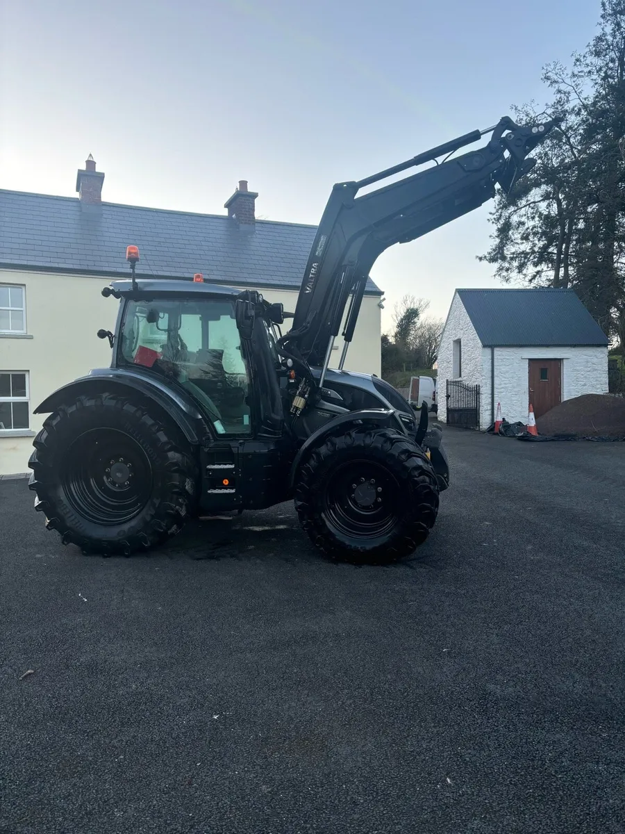 2019 Valtra N174 Unlimited Edition - Image 2