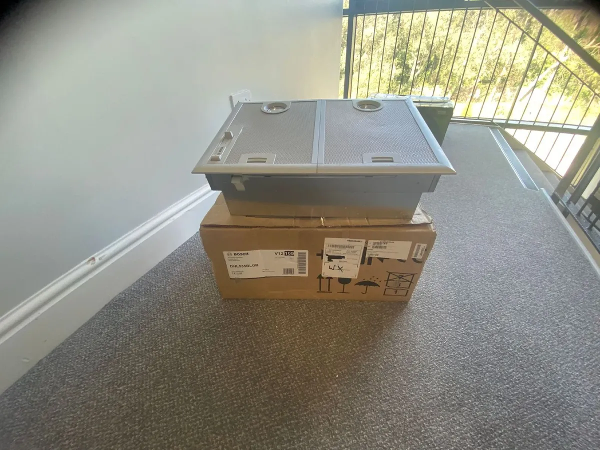 Bosch Serie 4 Canopy Hood - Image 3