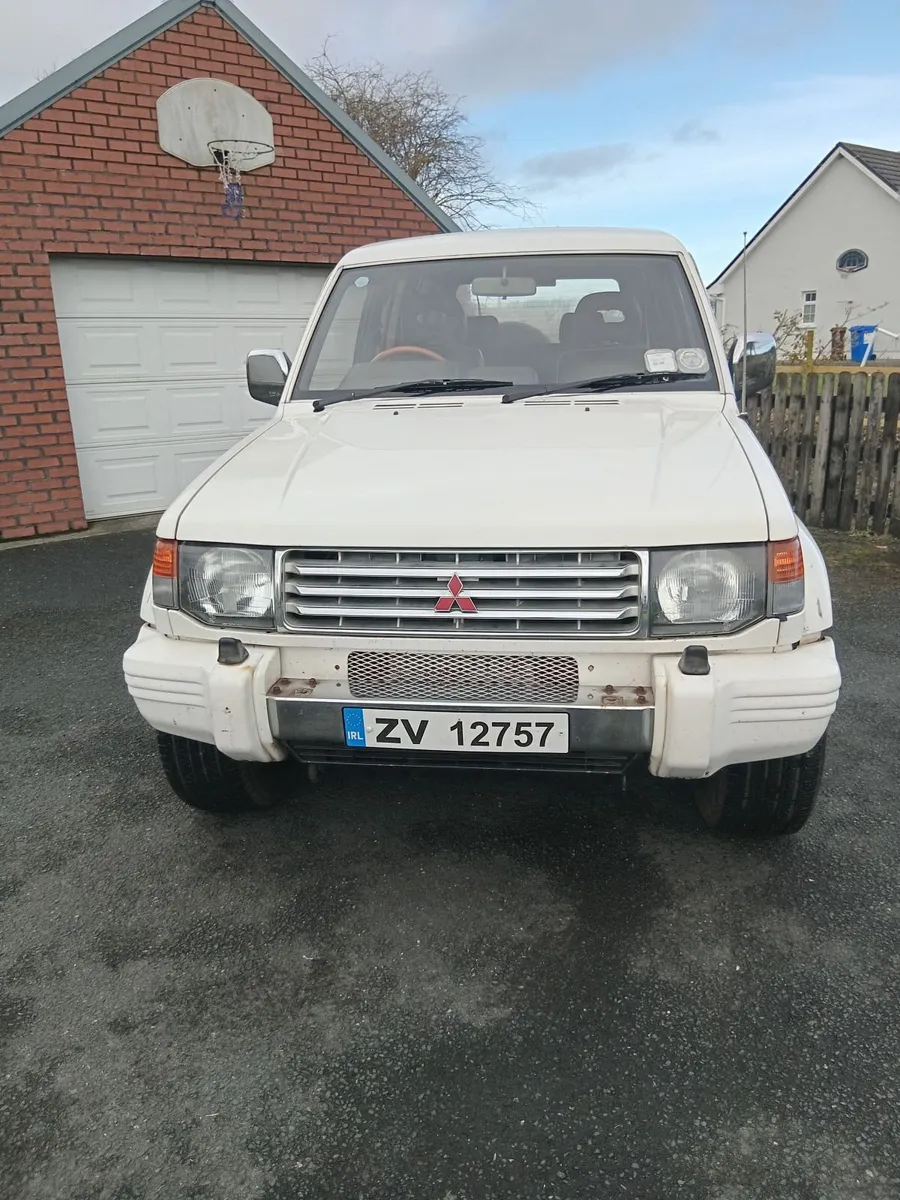 Mitsubishi Pajero 1993 - Image 2