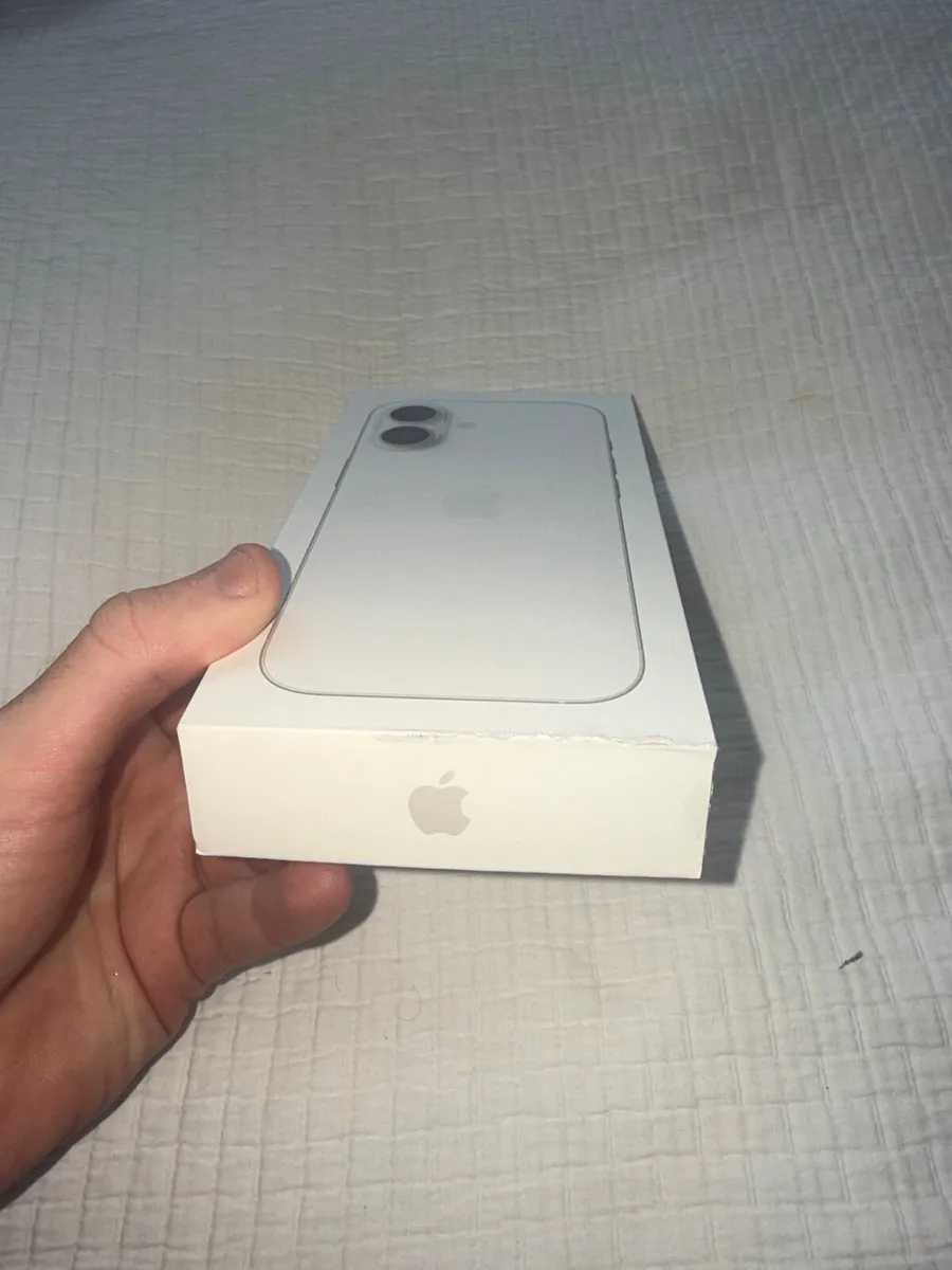 iPhone 17 White 256GB - Image 2