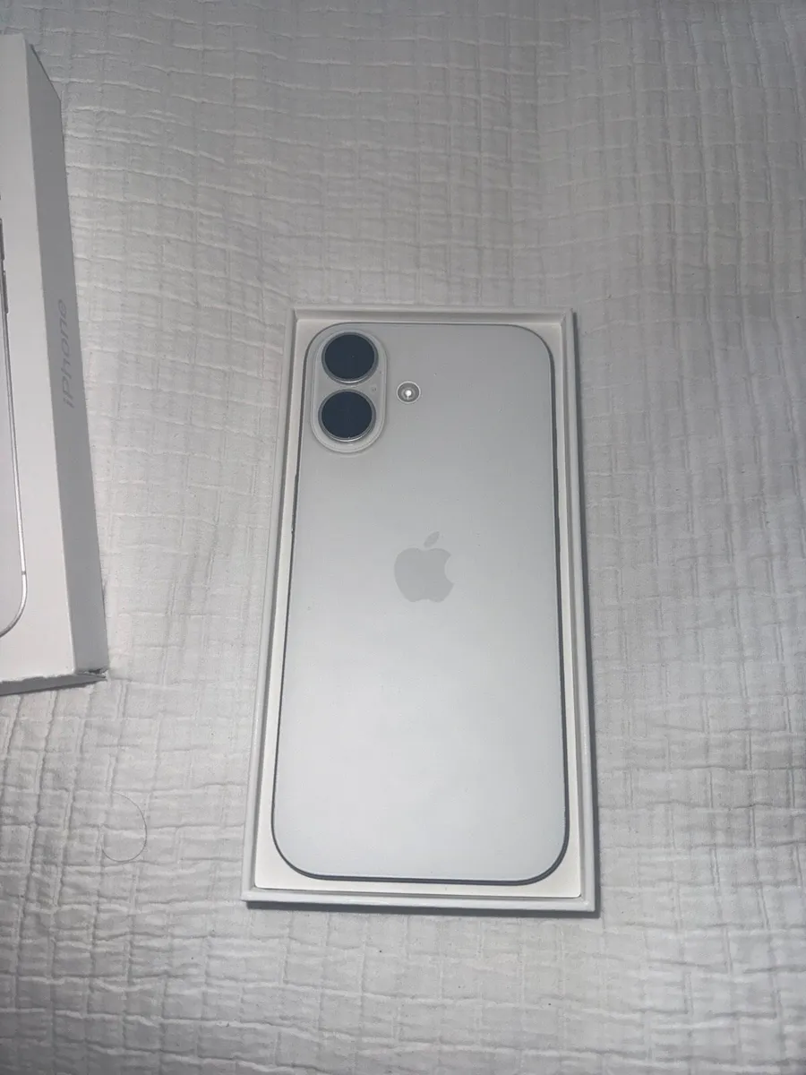 iPhone 17 White 256GB - Image 4