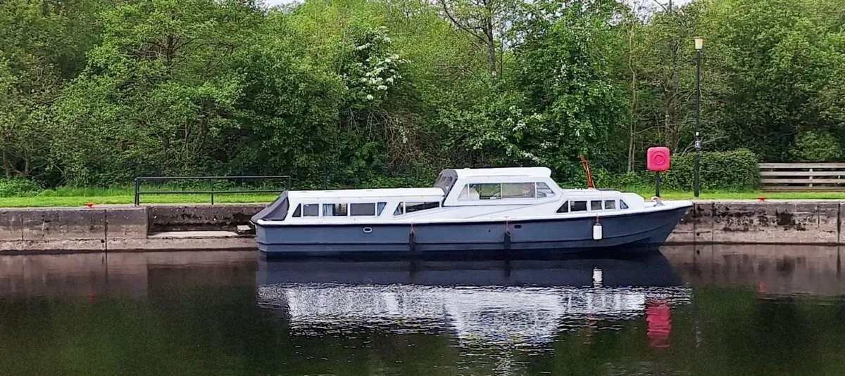 Aquafibre 42 Mk1, sliding roof motor cruiser. - Image 1