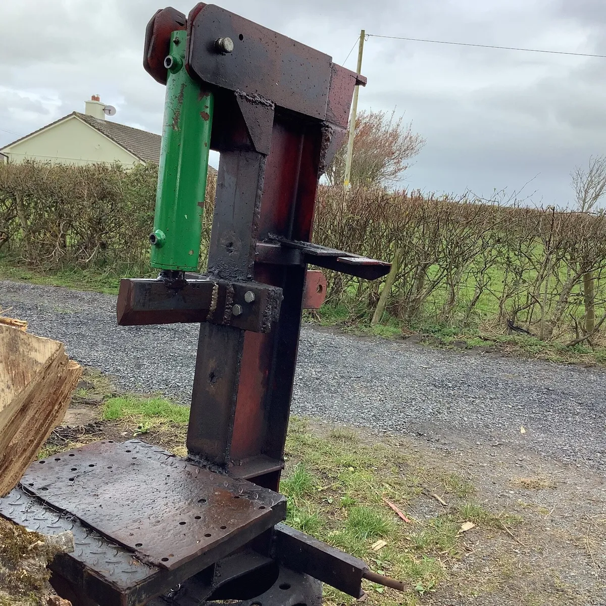 Log splitter - Image 1