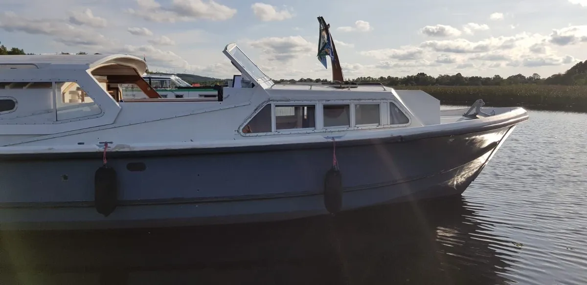 Aquafibre 42 Mk1, sliding roof motor cruiser. - Image 3