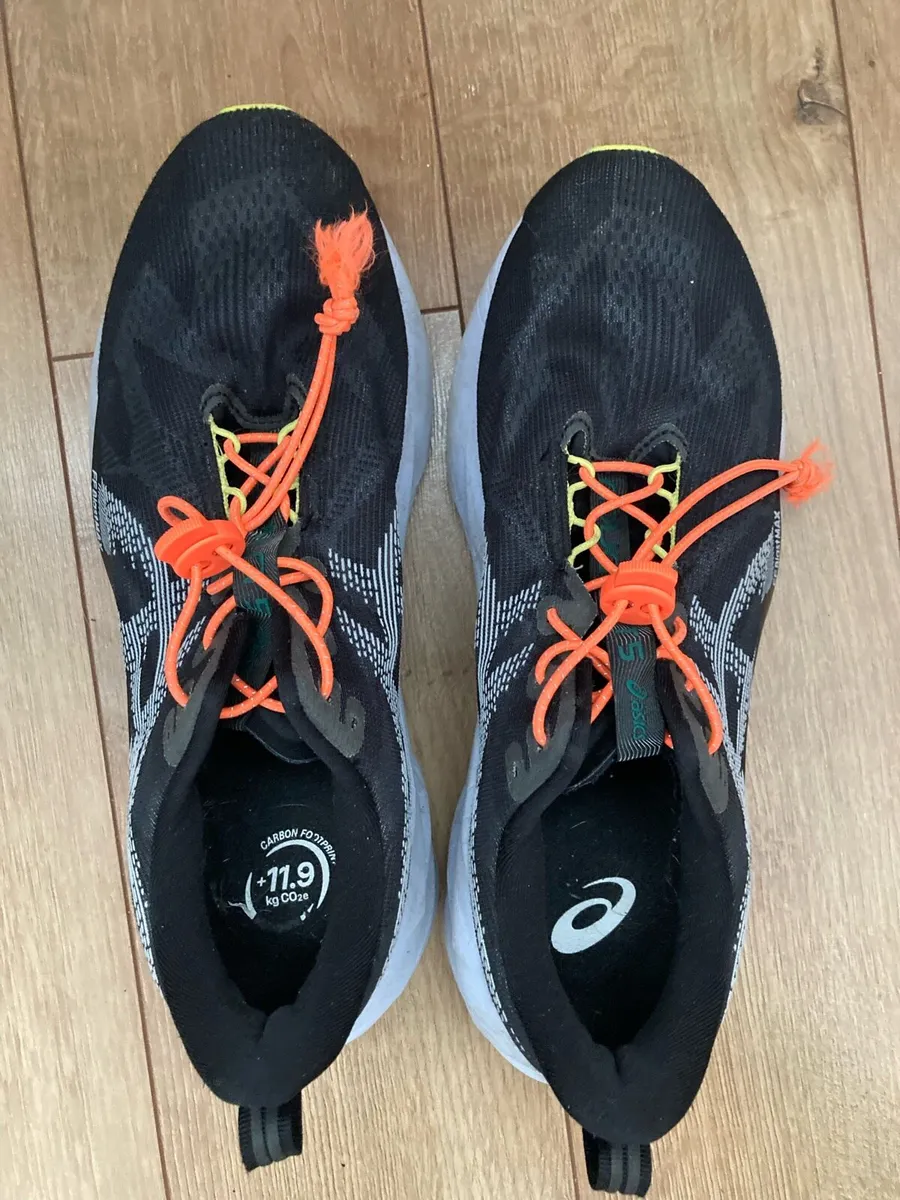 ASICS Novablast 5 size 10 - Image 2