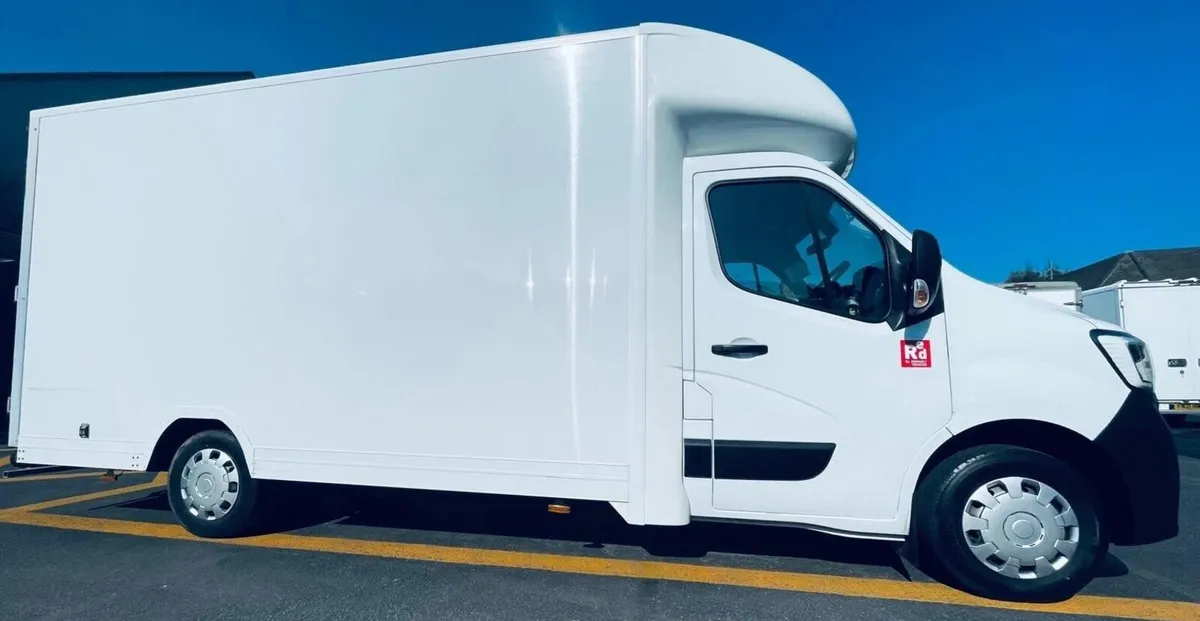 2022 Renault Master Luton Low Loader Box Van - Image 4