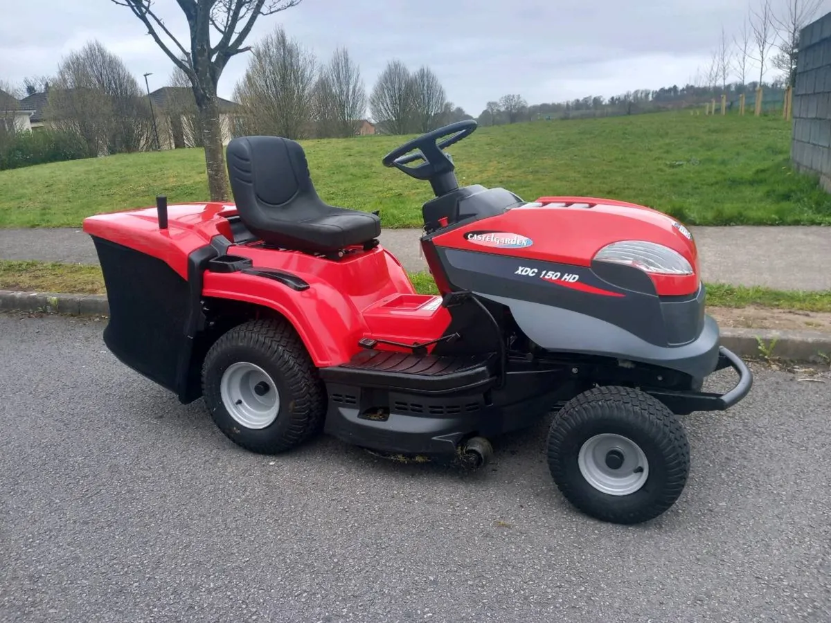 Ride on lawnmower - Image 1