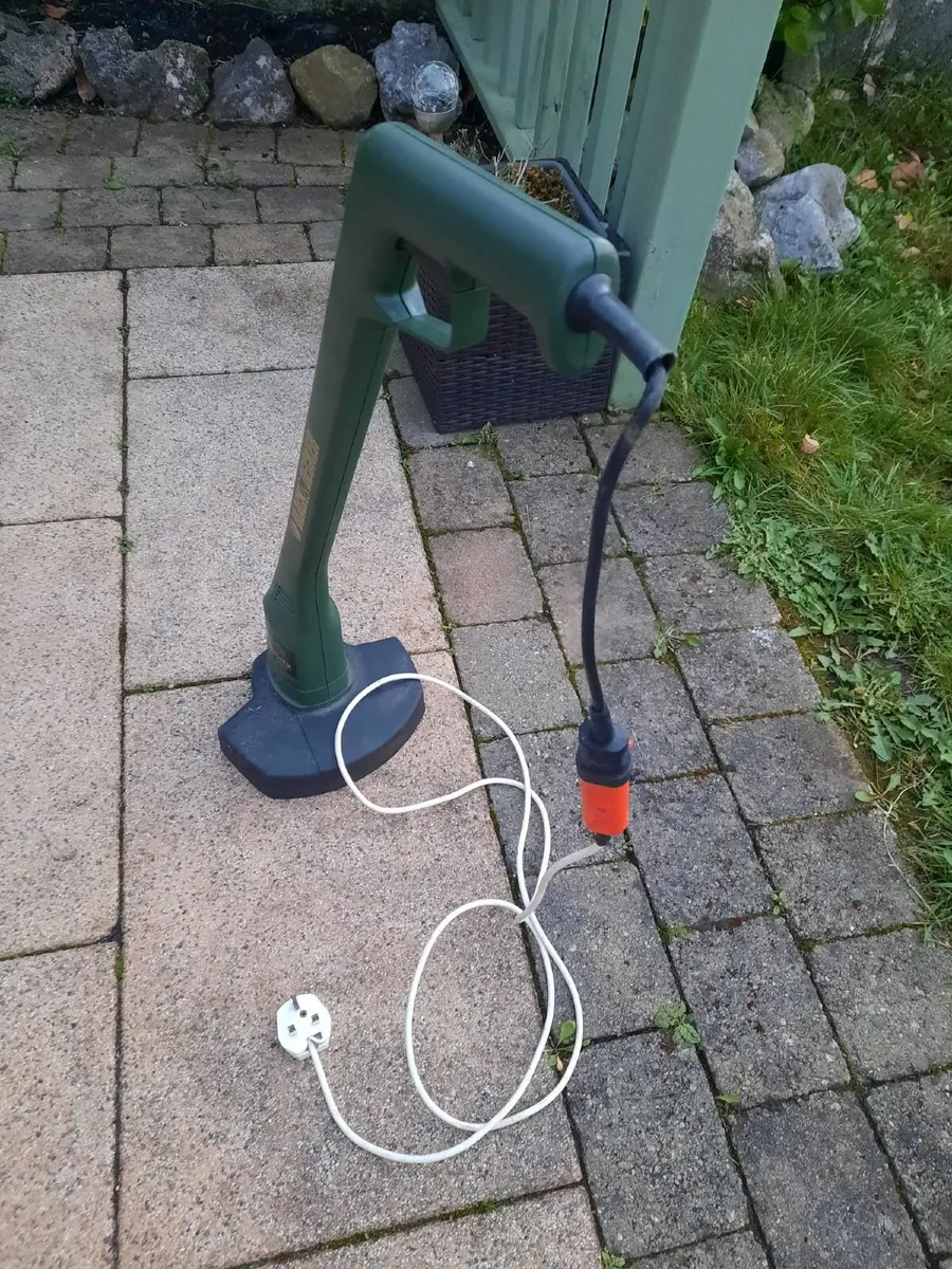 Black and Decker electric strimmers - Image 1