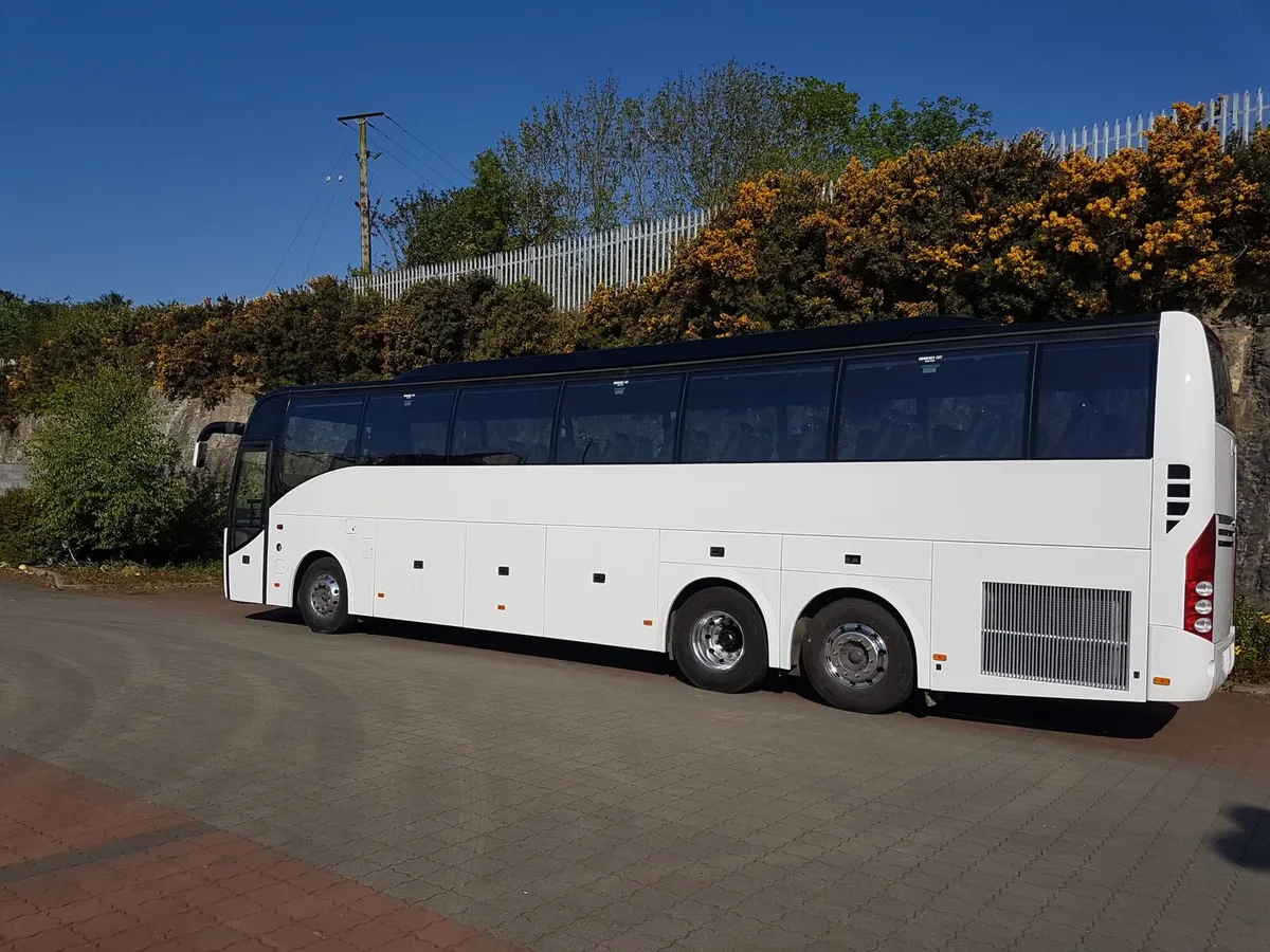 2009 volvo 9700 coach - Image 1