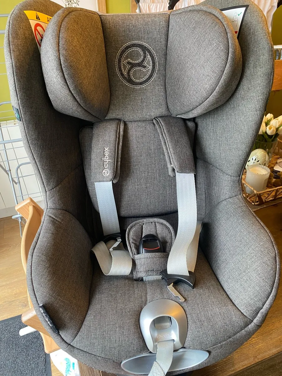 Sirona z2 i-Size + base - car seat bundle - Image 1