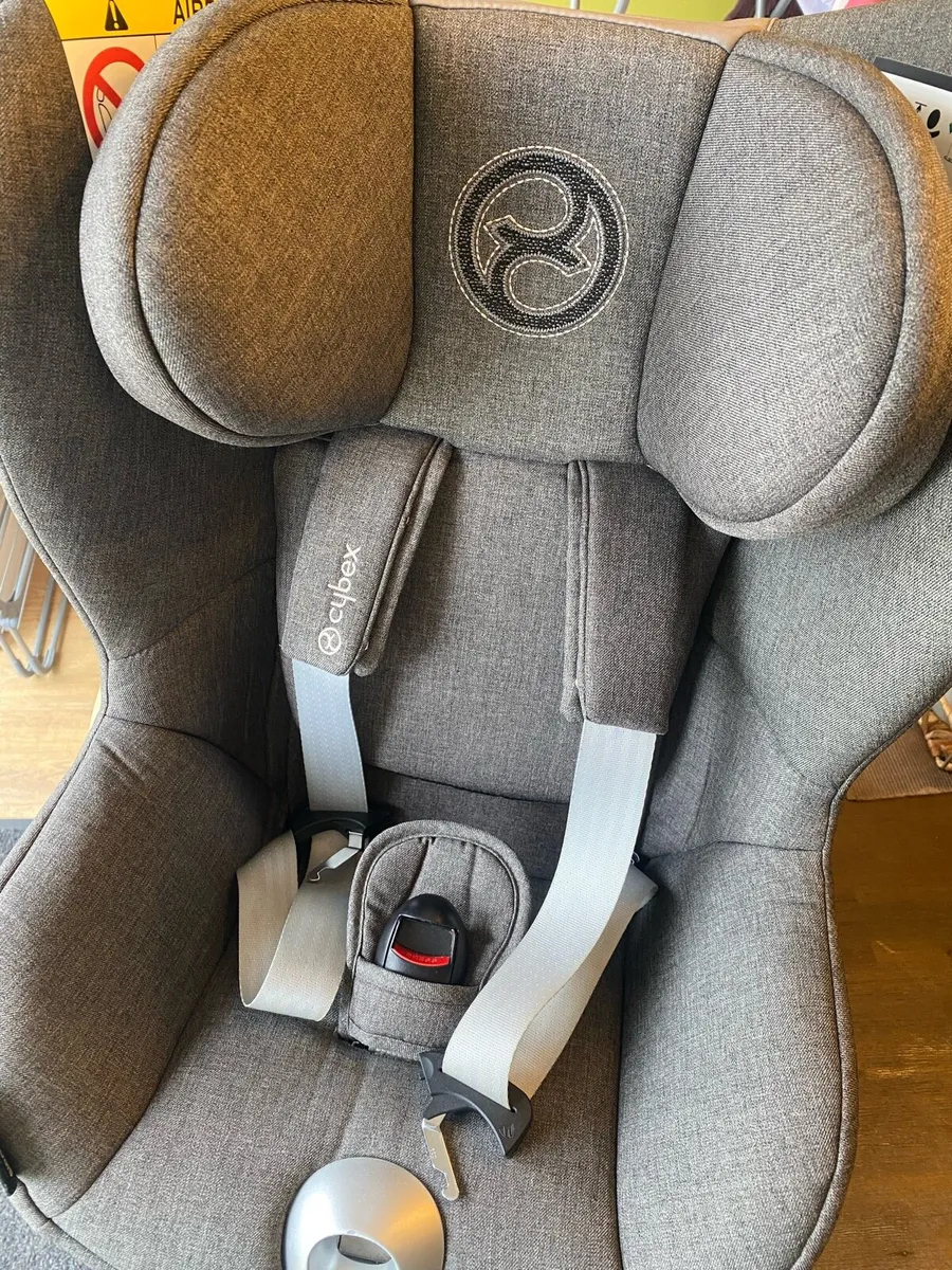 Sirona z2 i-Size + base - car seat bundle - Image 2