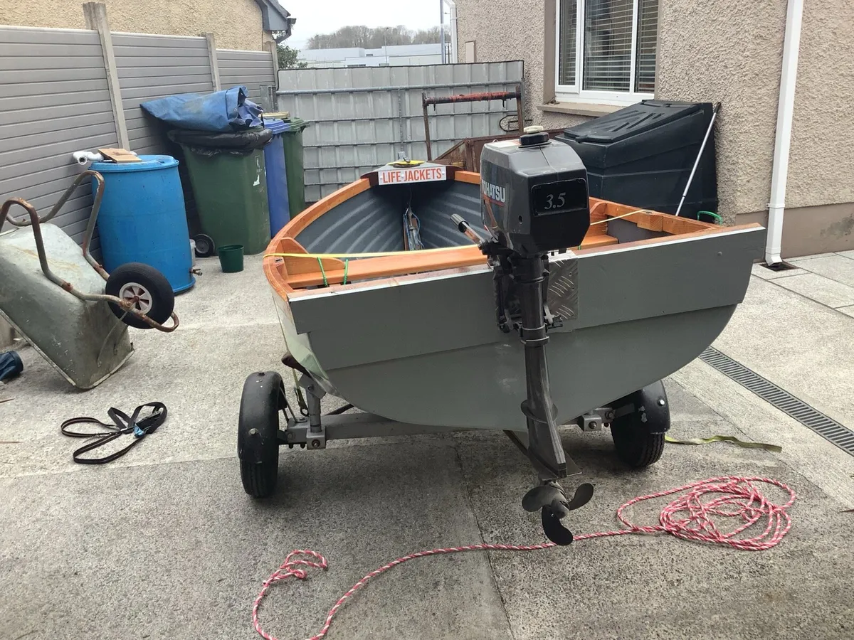 Boat engine and trailer - Image 2
