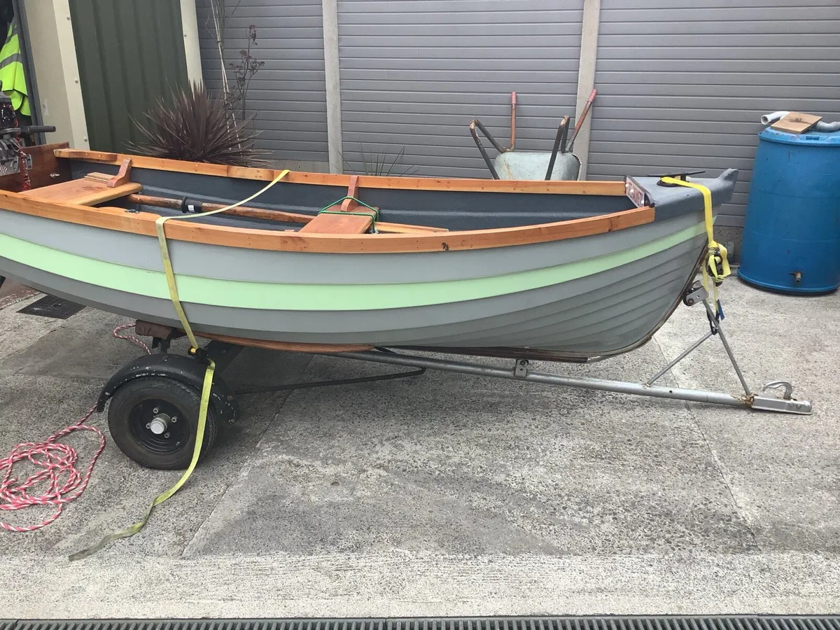 Boat engine and trailer - Image 4