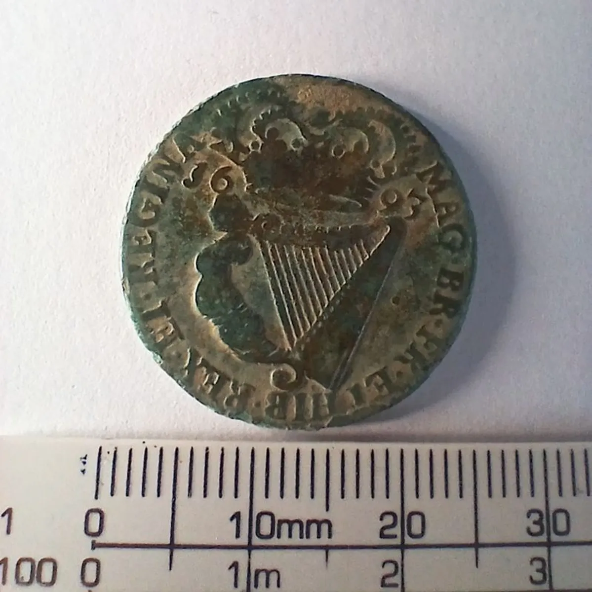 1693 William & Mary Half Penny: Job Lot. - Image 1