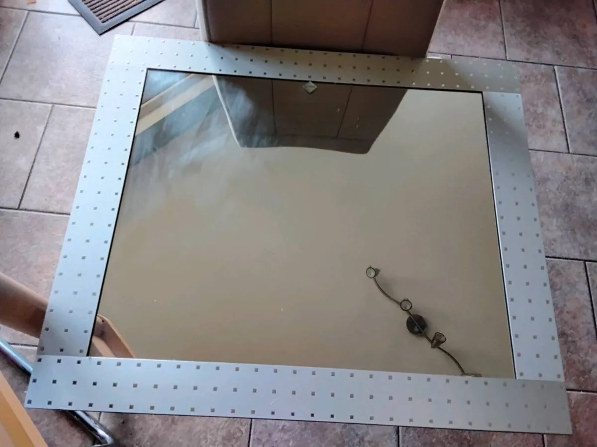 Bathroom mirrow - Image 1