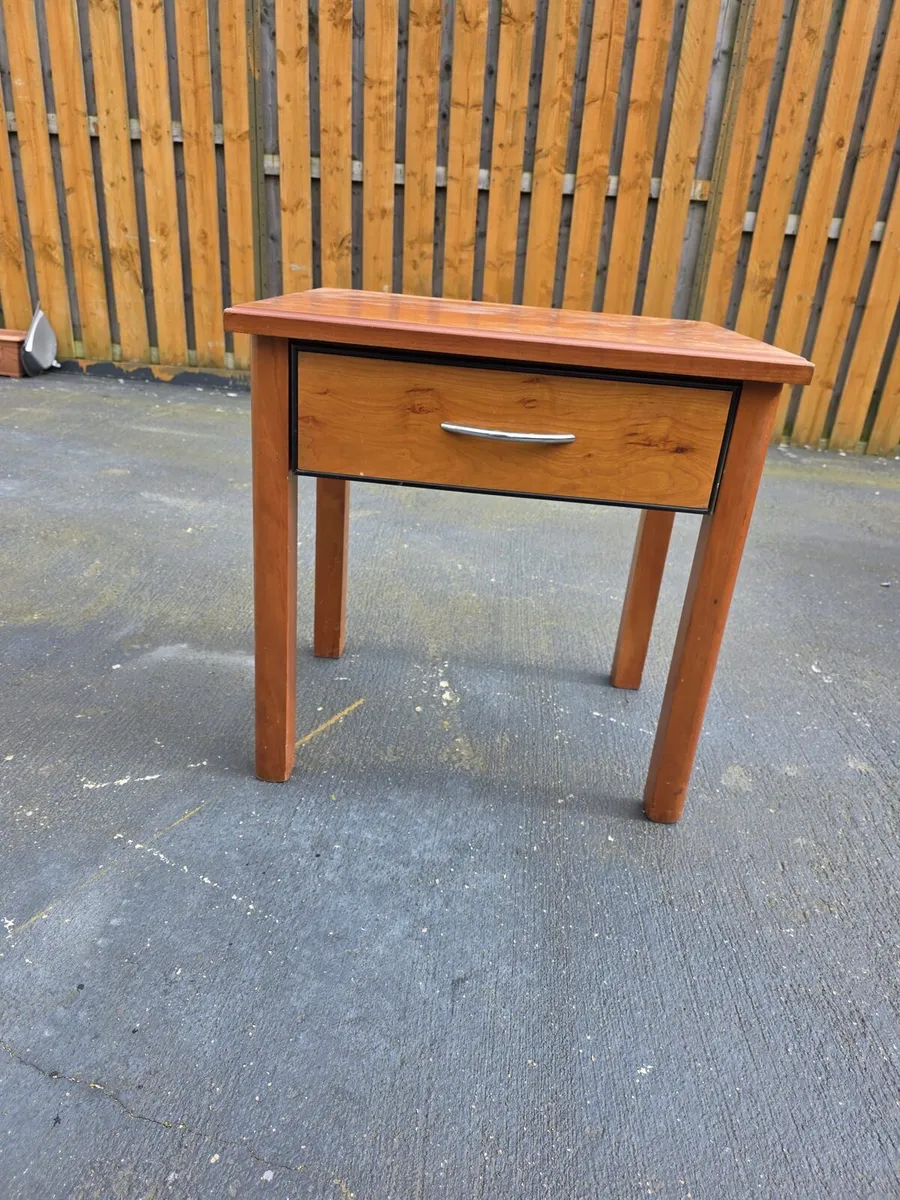 Corner table - Image 1