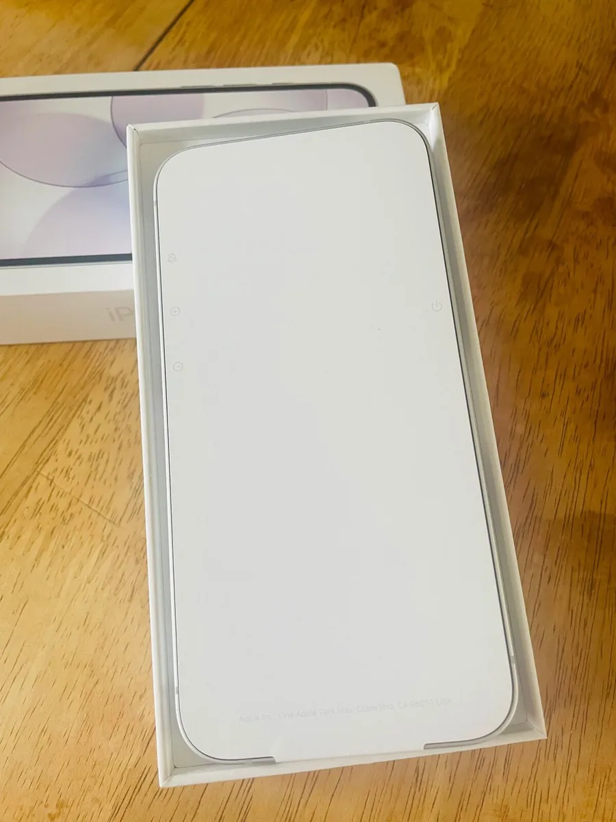iPhone 17e (White) - Image 3