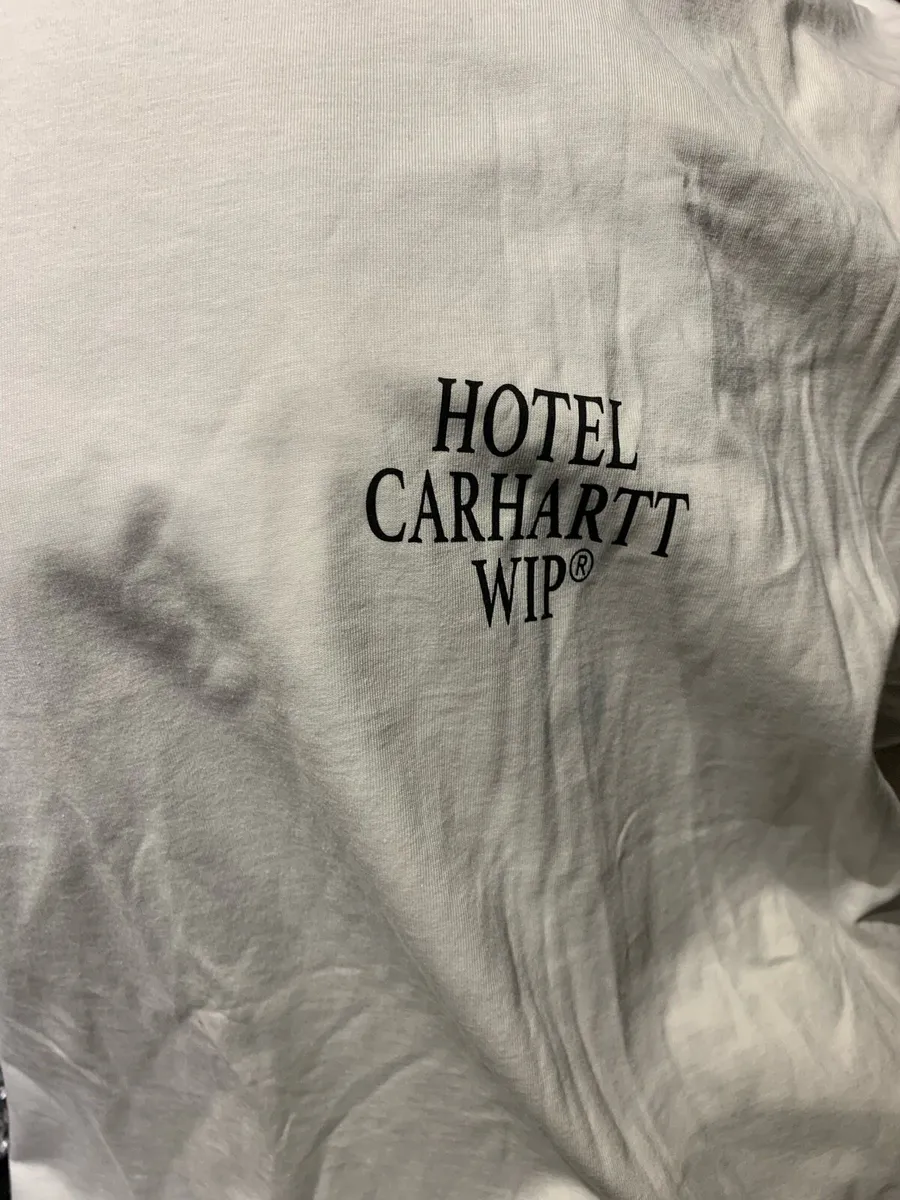 Carhartt t shirt new xl - Image 1