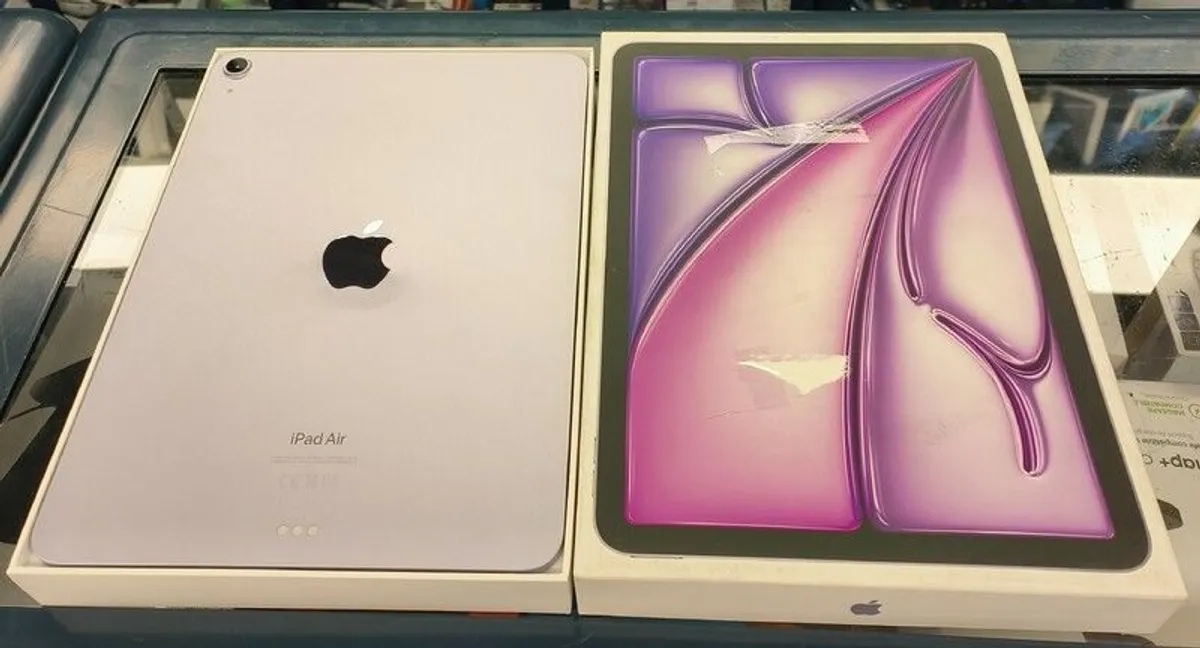 Apple iPad Air 11" M2 128GB Wi-Fi |Little Use | 100% Battery | 2 Cycle / Grey - Image 3