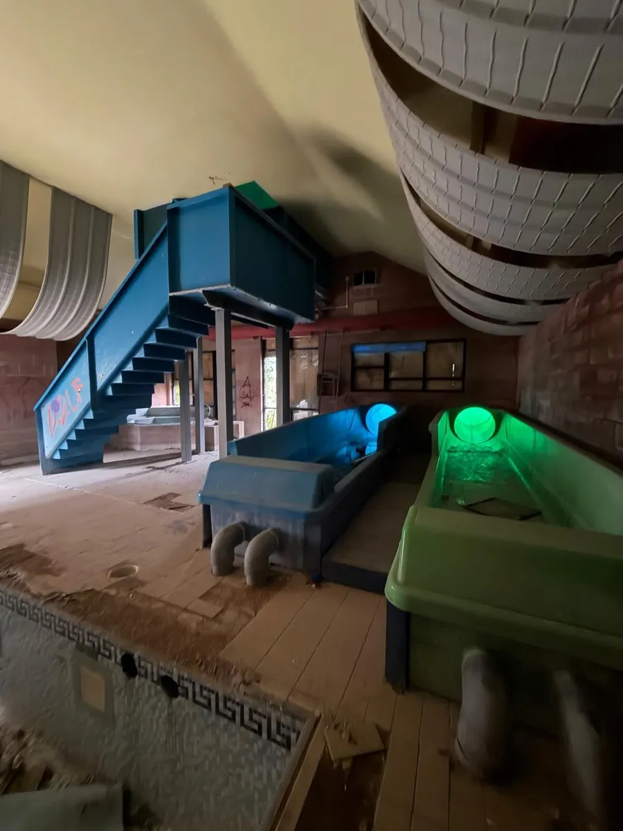 Swimming Pool Slide & Play Park - Image 3