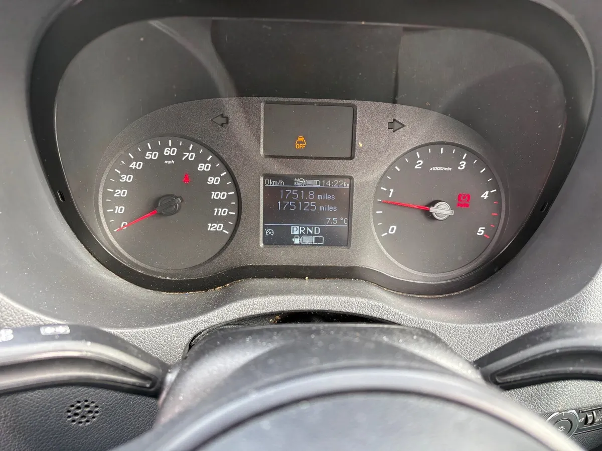 Mercedes-Benz Grand Tourer 19 seater - Image 4